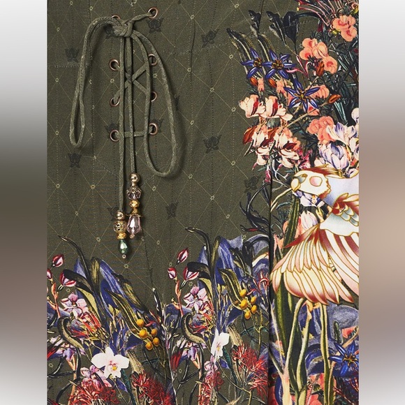 Camilla 100% silk Watchful Wings lace front shorts sz L - Picture 3 of 9